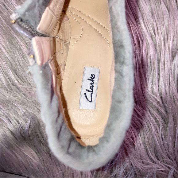 Clarks grey suede booties 6.5 - Picture 7 of 7